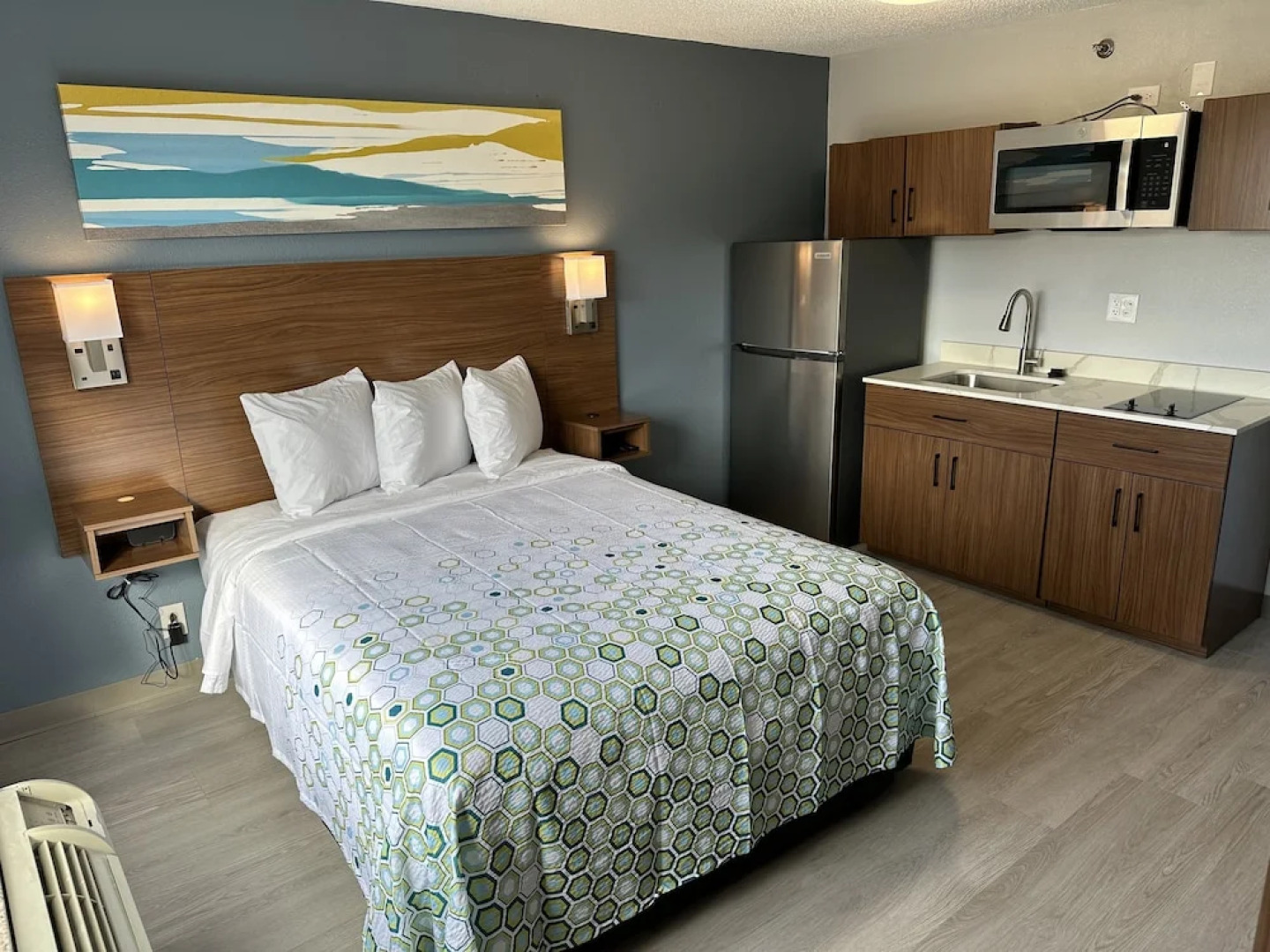 HomeTowne Studios by Red Roof Auburn Hills