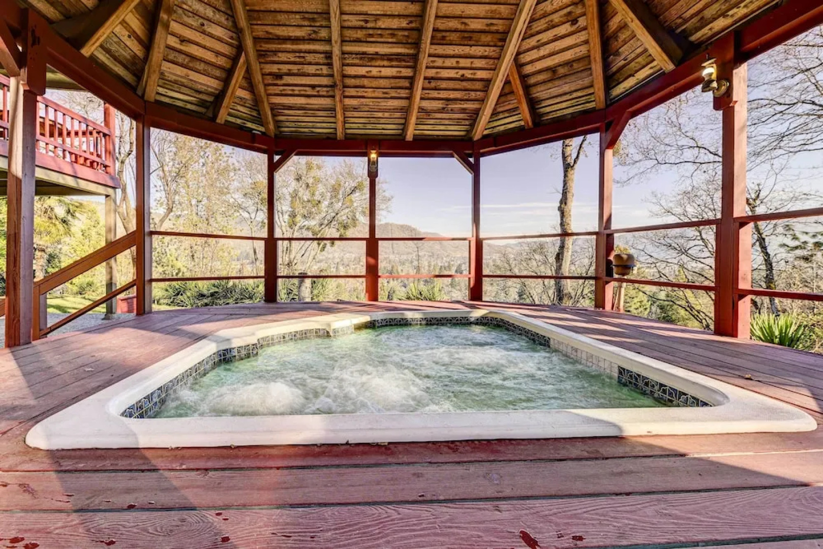 Pet-friendly Grants Pass Home w/ Hot Tub!