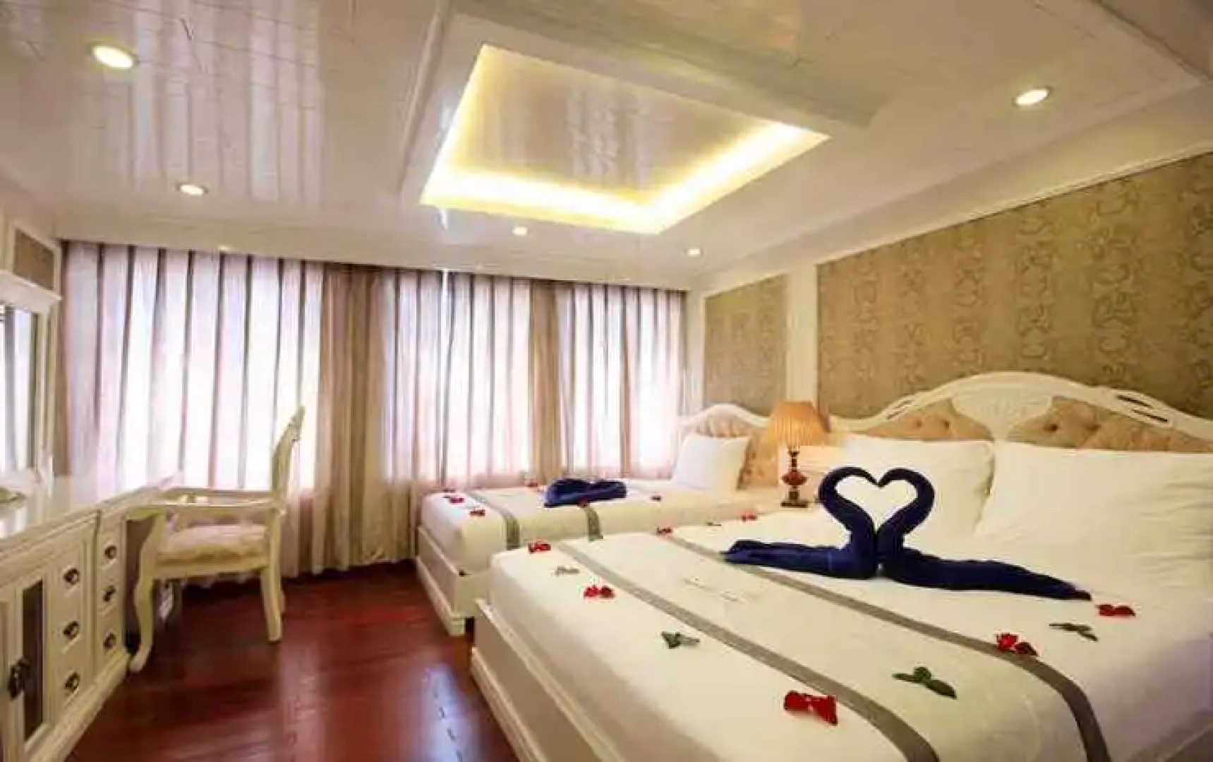 Signature Halong Cruise