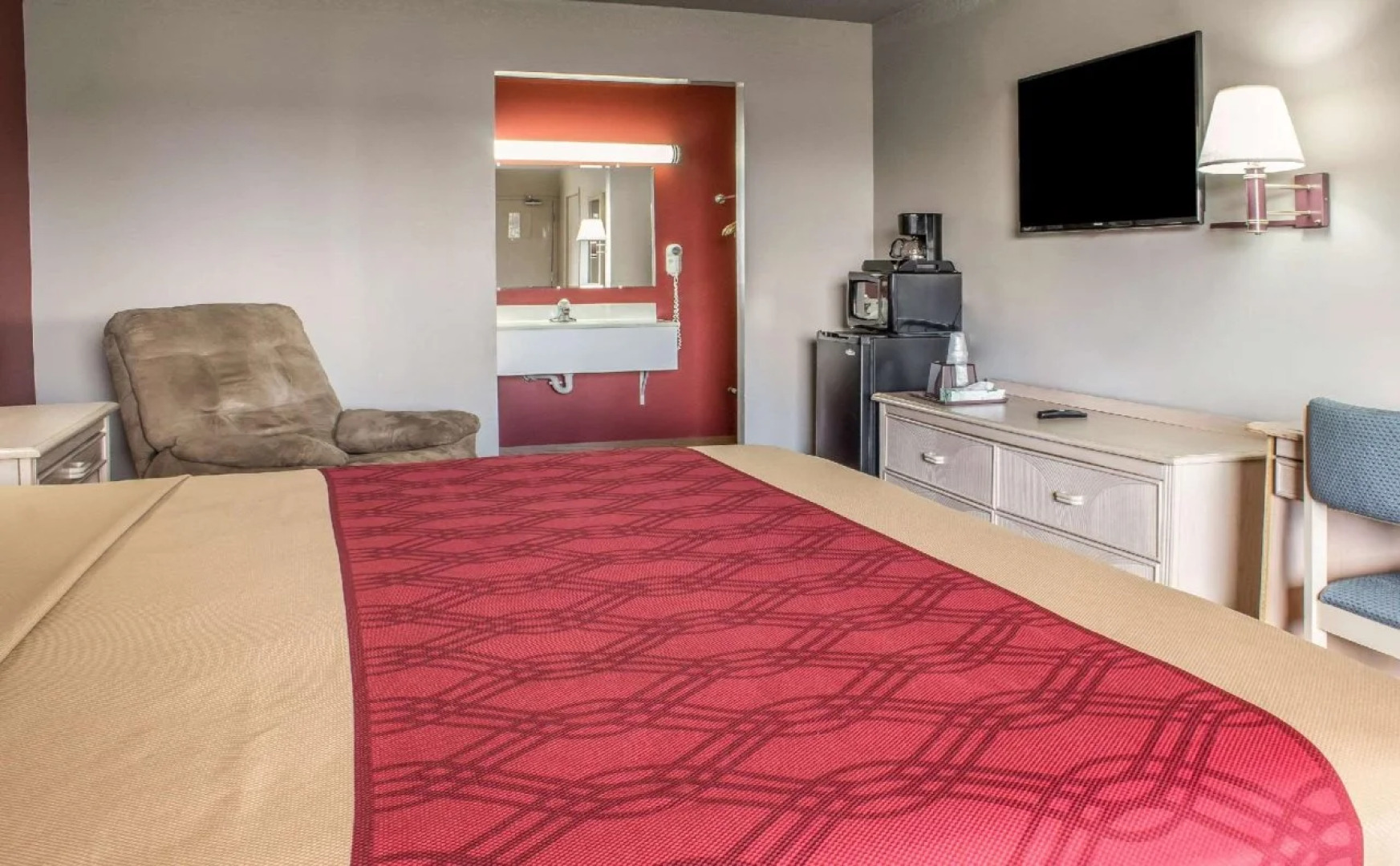 Spencer Inn and Suites