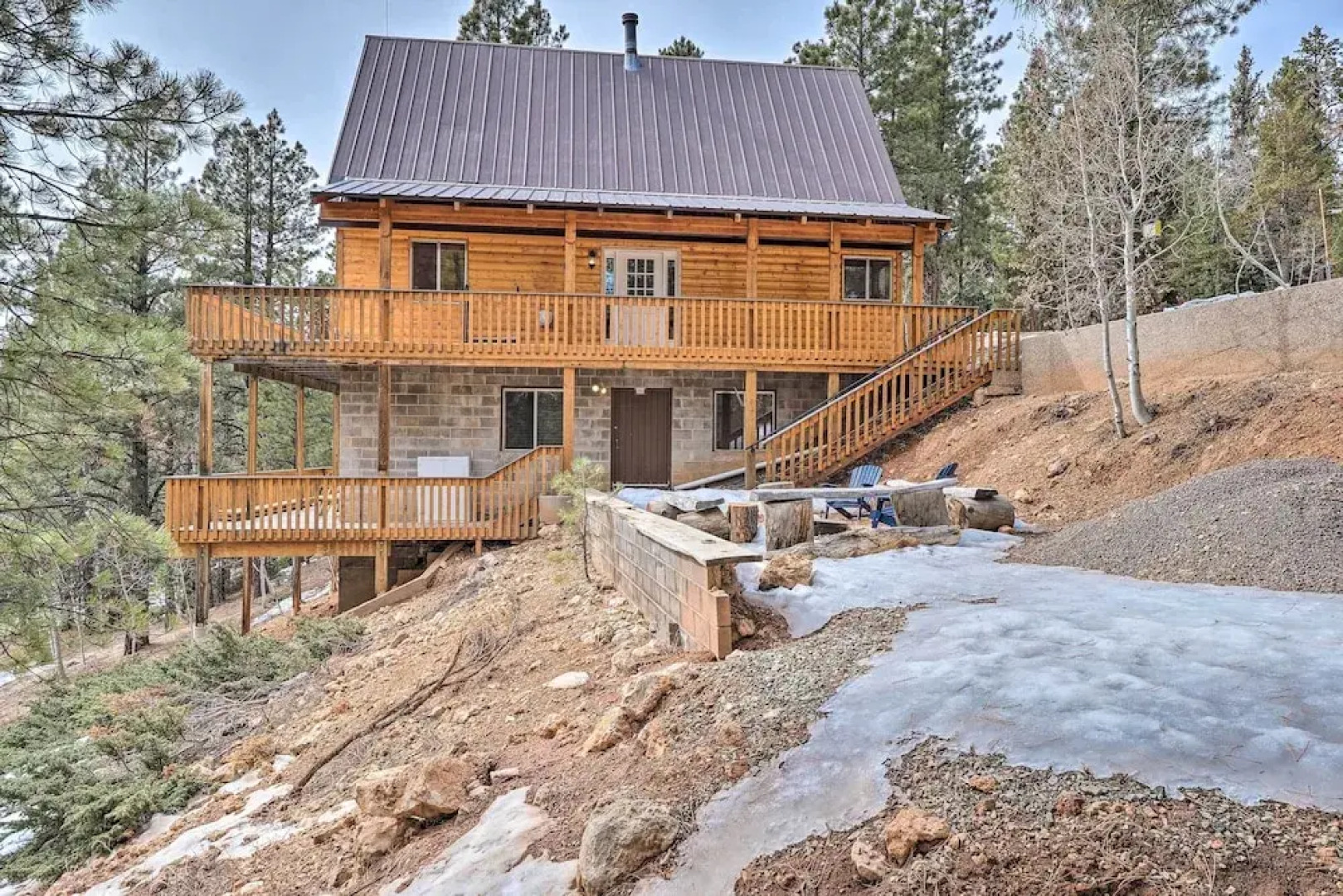 Pet-friendly Duck Creek Village Cabin w/ Fire Pit!