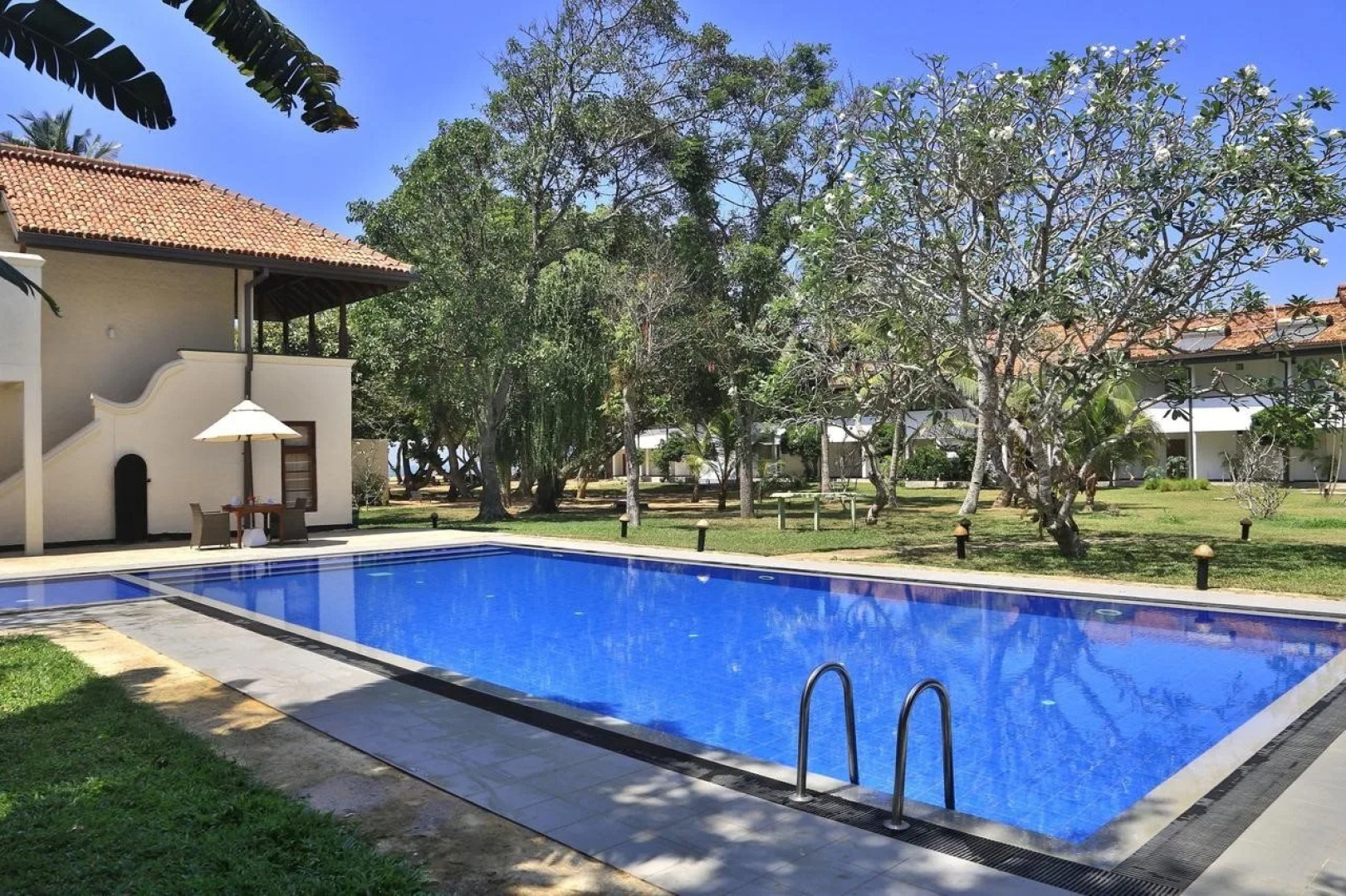 Hibiscus Beach Hotel And Villas