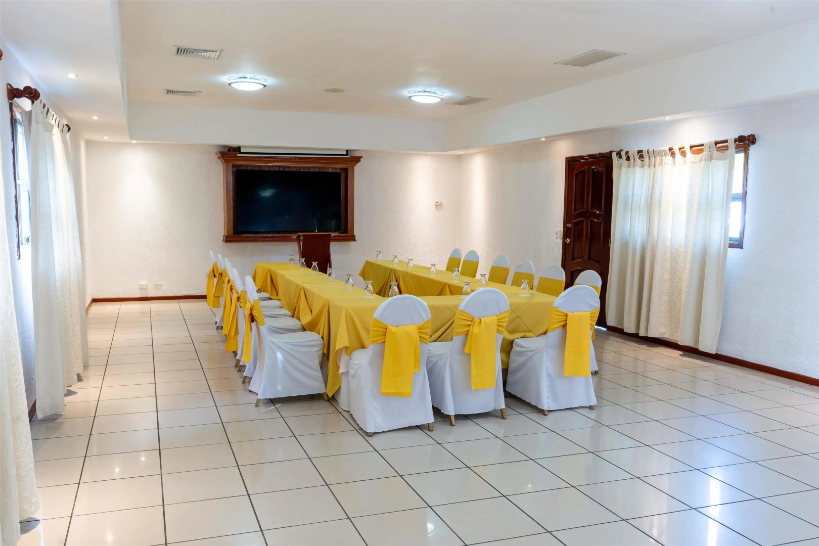 Best Western Las Mercedes Airport