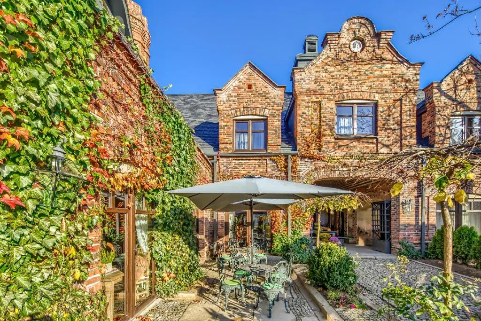 Folwark Białych Bocianów