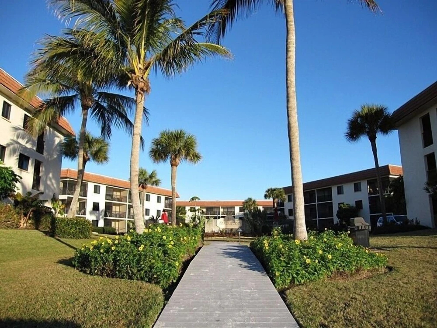 Sandalfoot Beachfront Condominium