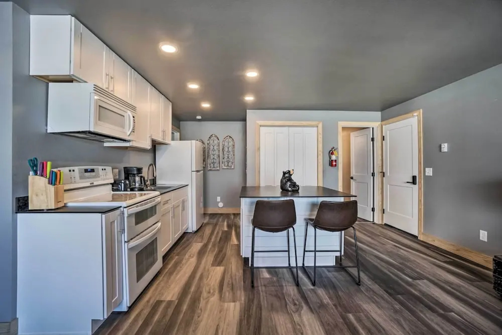 Spacious Saratoga Condo w/ Mountain Views!