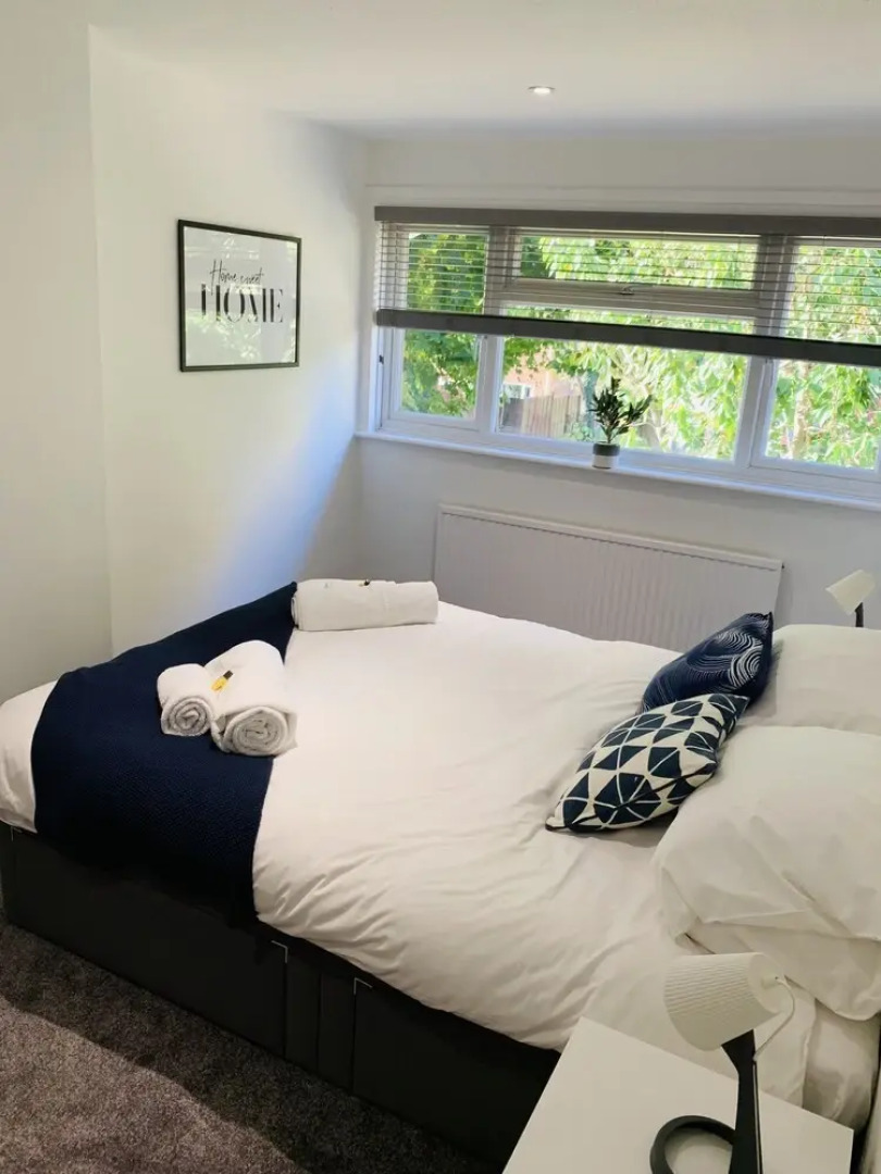 SA Today Farnham with Fibre Wi-Fi & Netflix