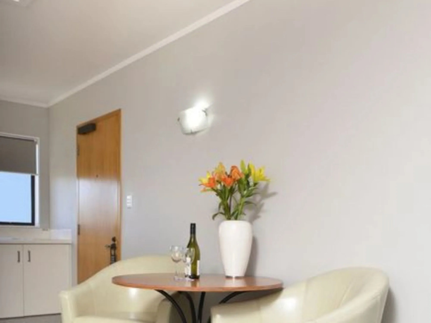 Knightsbridge Court Motor Lodge