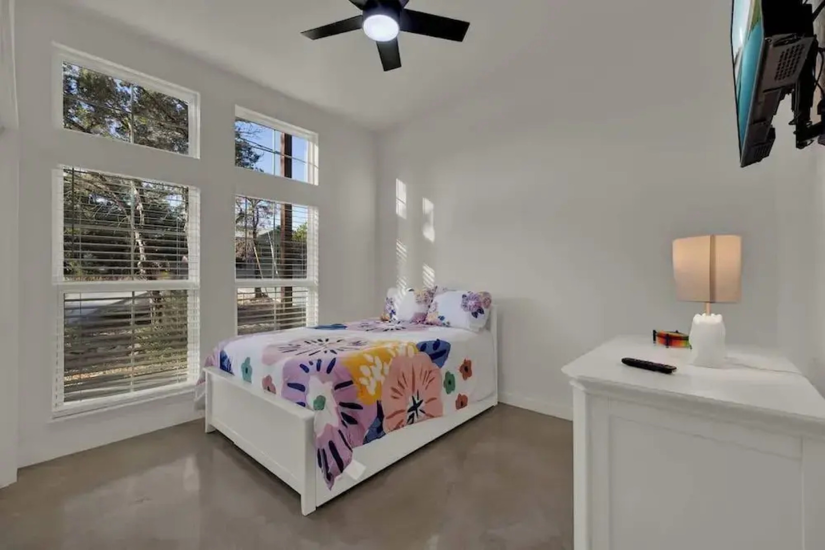 Serene Getaway Nestled in the Tx Hill Country!