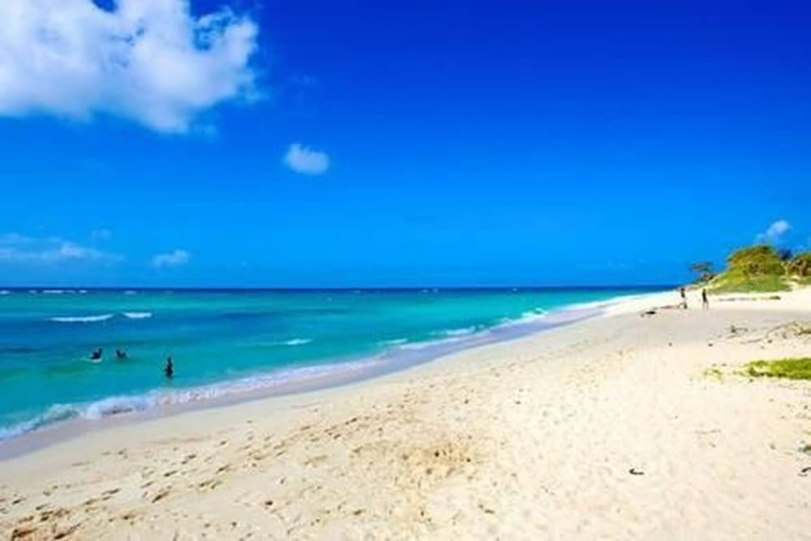 Beautiful Apartment Across The Road From The Beach