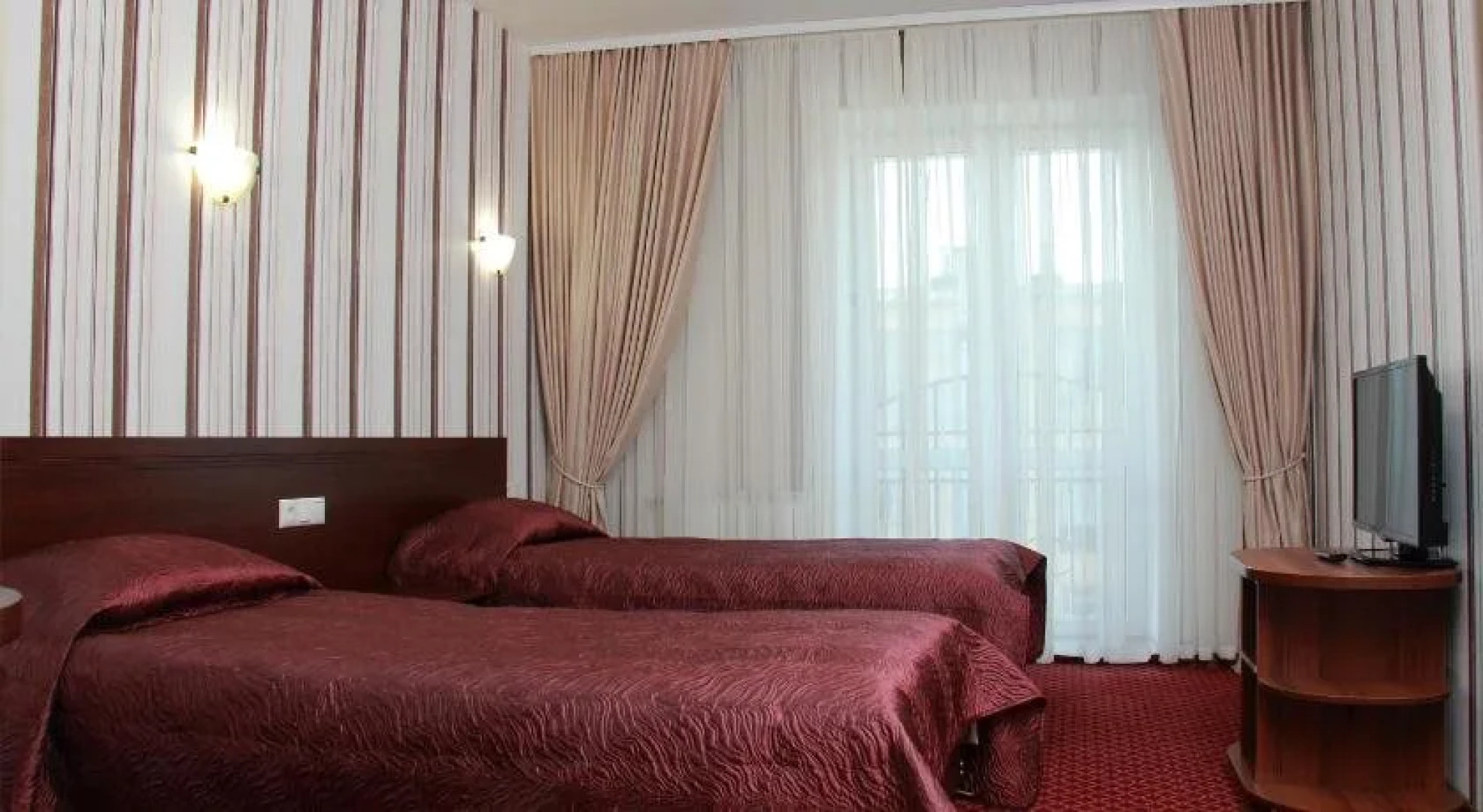 Отель Аристократ