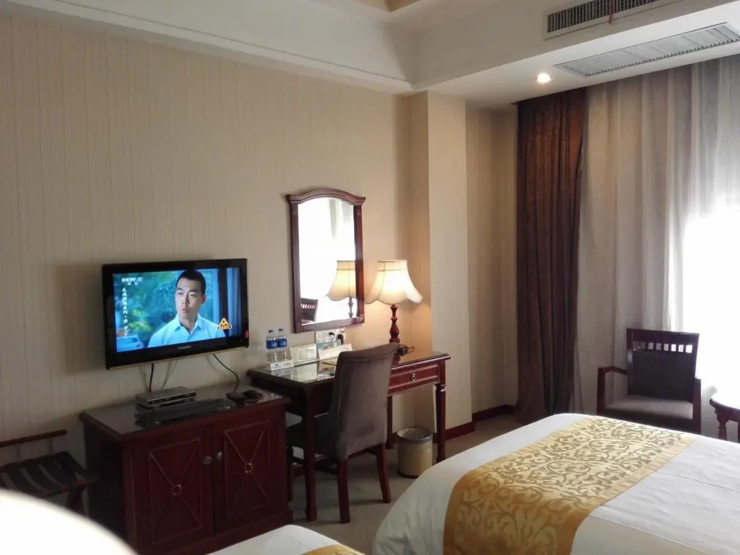 Vienna Hotel Nanyang People Road