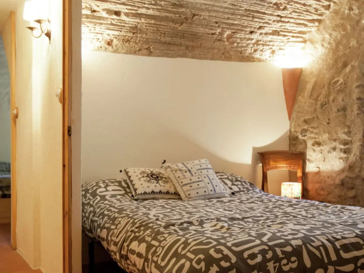 Traditional Restored House for 4 People in Valveralla