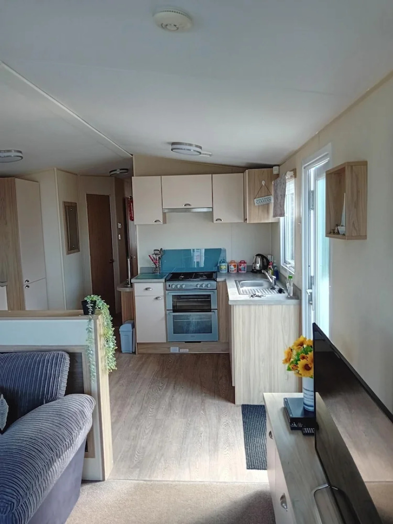 Cozy Chalet Sleeps 4 With Garden