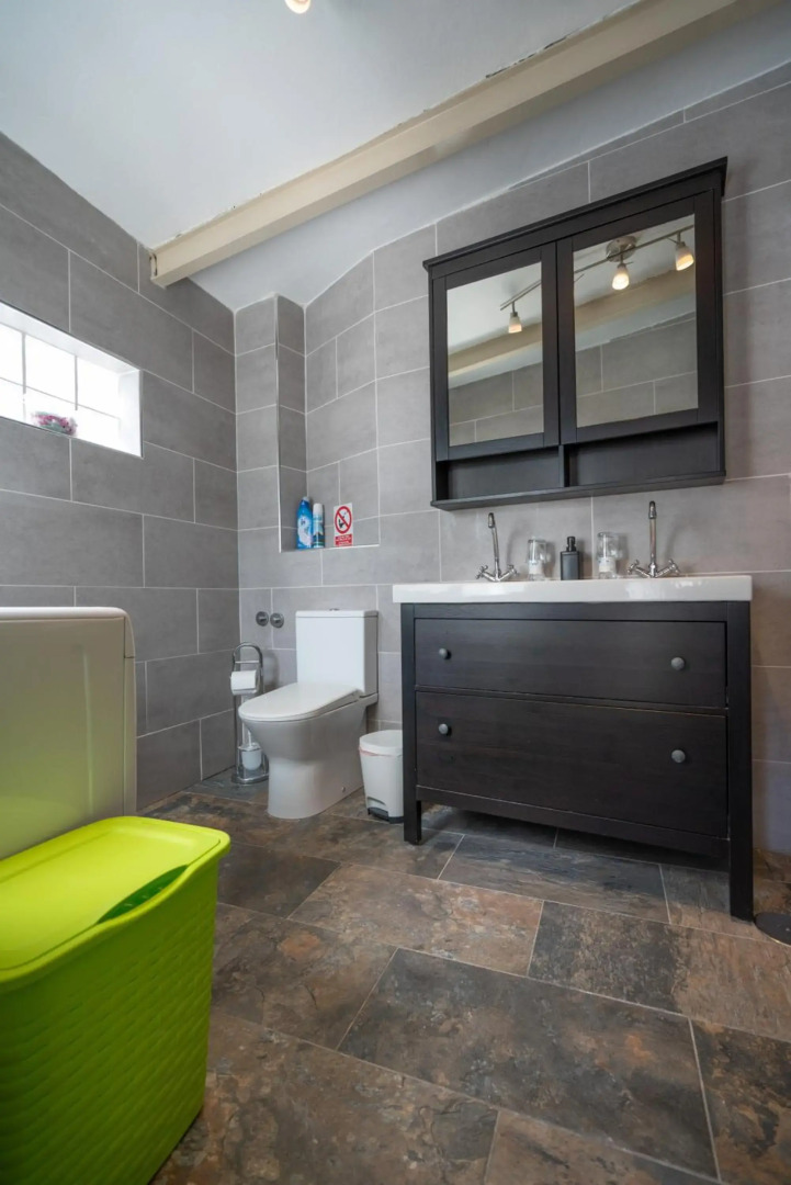 Spectacular Cave with two large terraces (70m2) by the sea