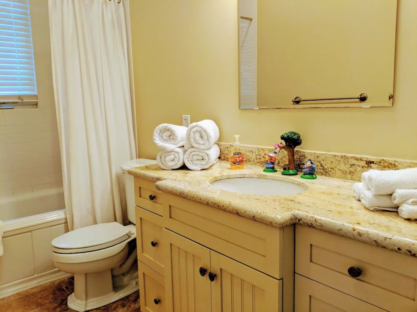 Palm River Estate - Five Bedroom Home