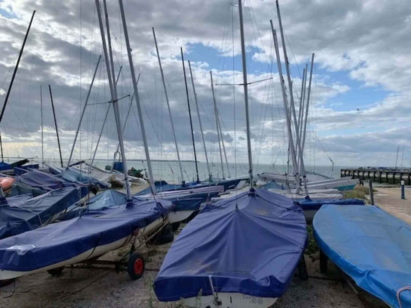 One Bedroom Flat, Sleeps 4, Balcony & Free Parking