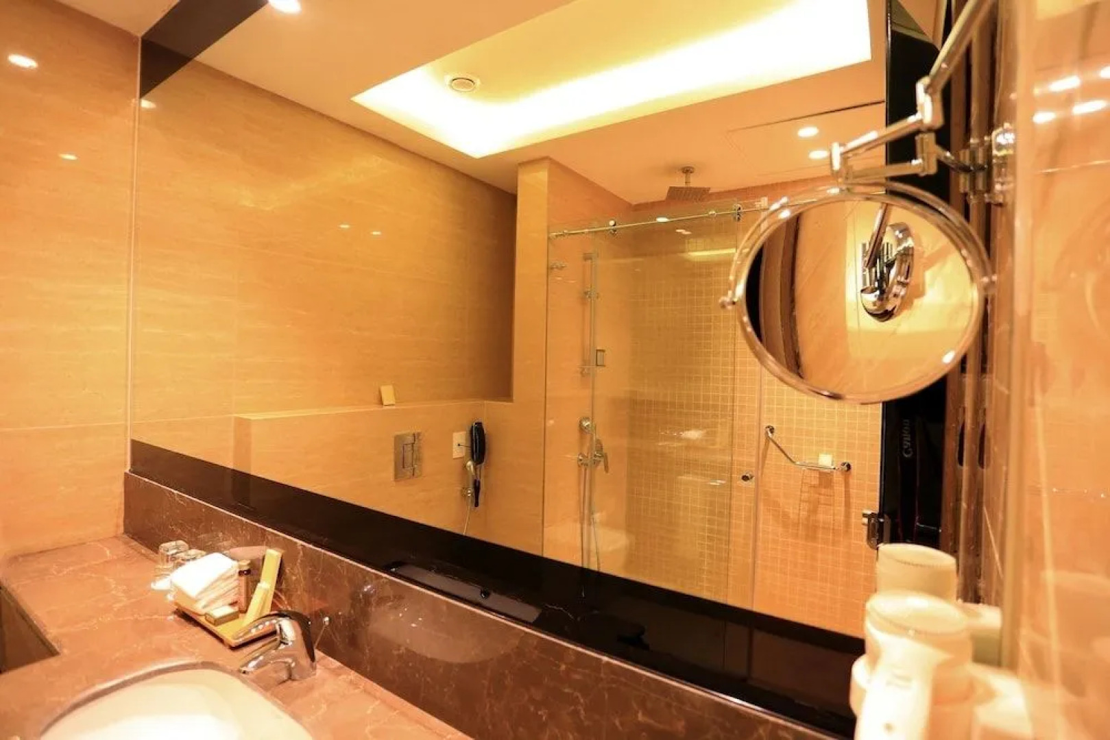 Mist Hotel And Spa By Warwick