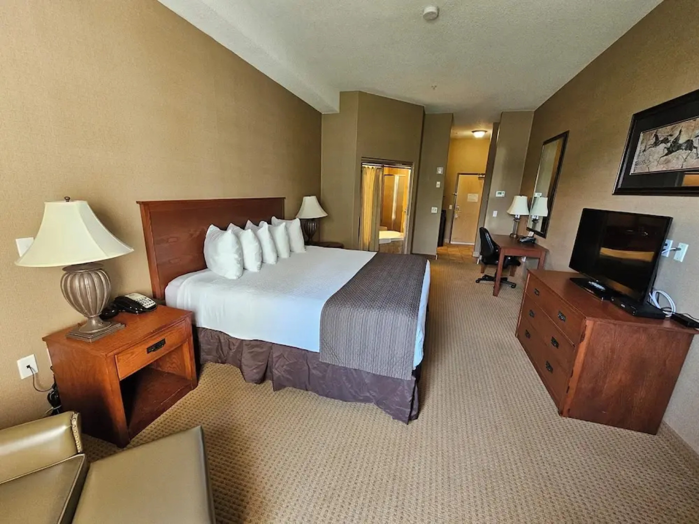 Days Inn & Suites Strathmore