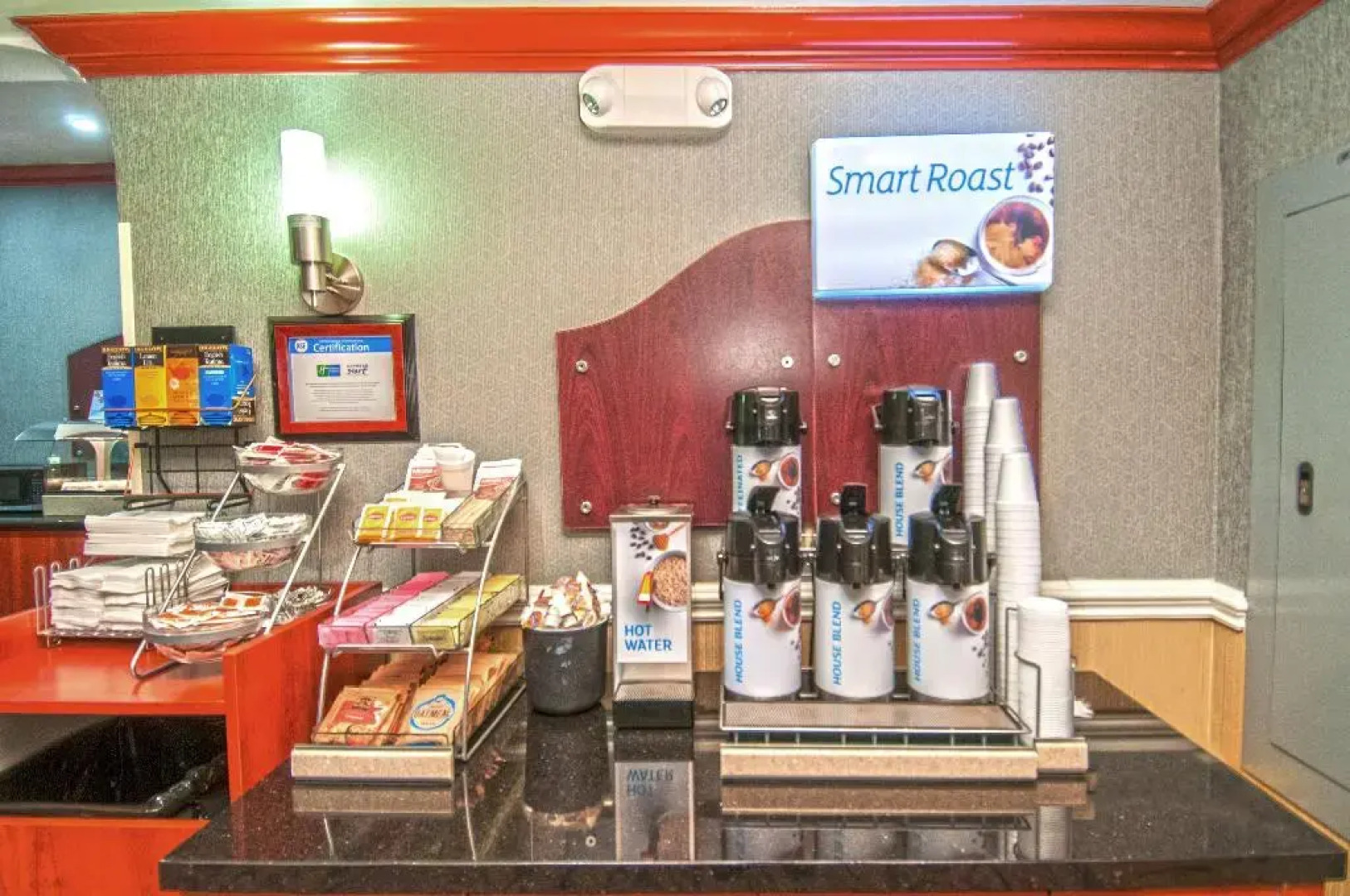 Holiday Inn Express and Suites Bakersfield Central by IHG