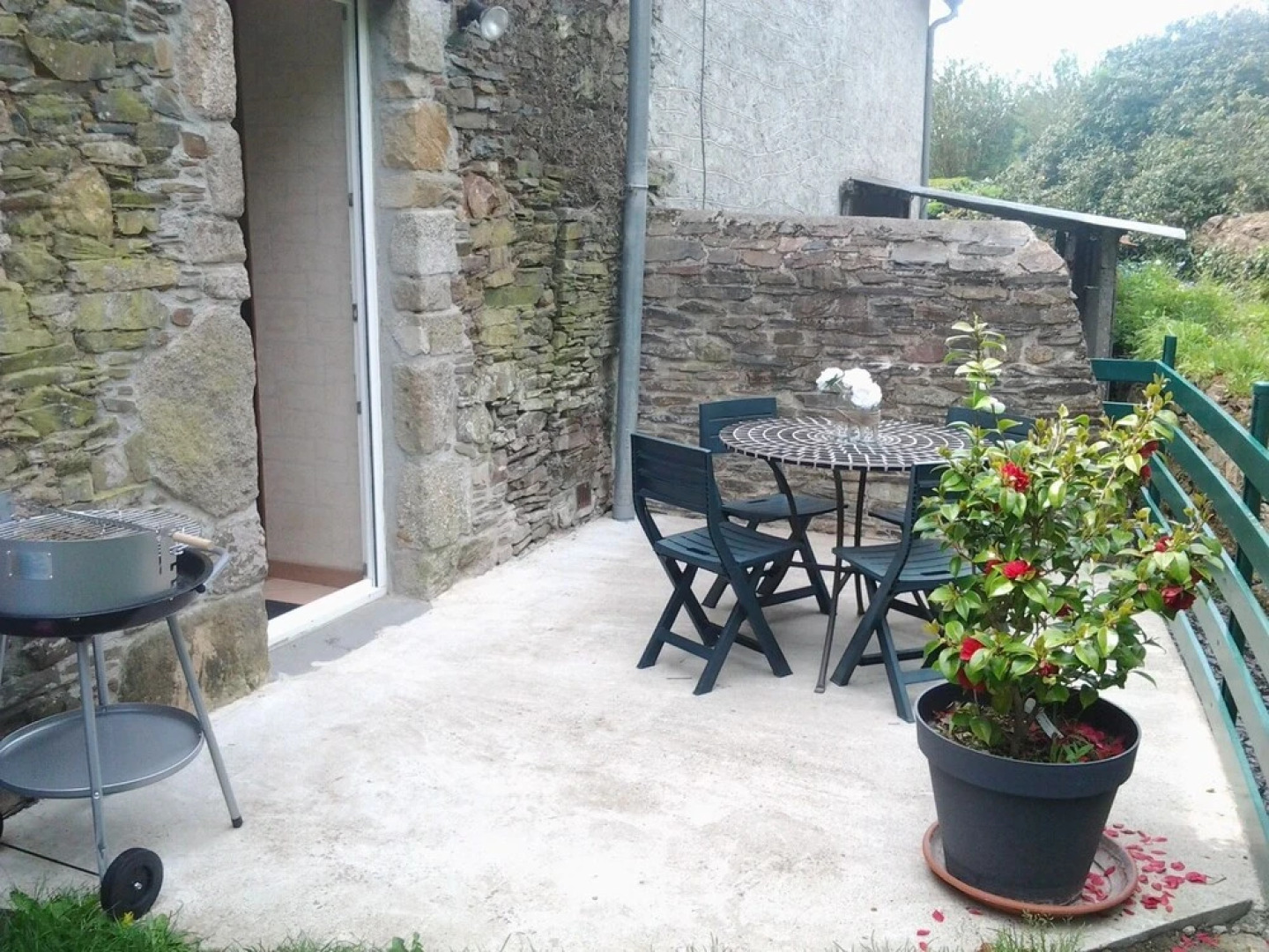 House With 2 Rooms in Le Vast, With and Enclosed Garden - 10 km From t