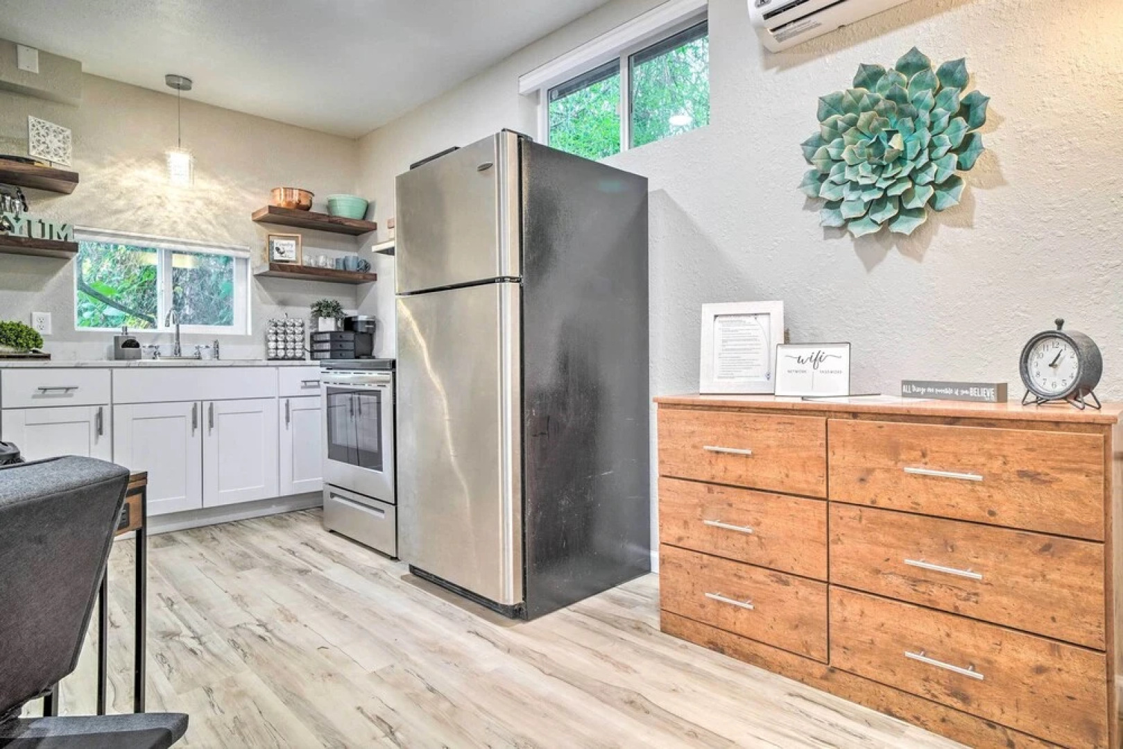 Adorable Studio Cottage: Walkable to Town!