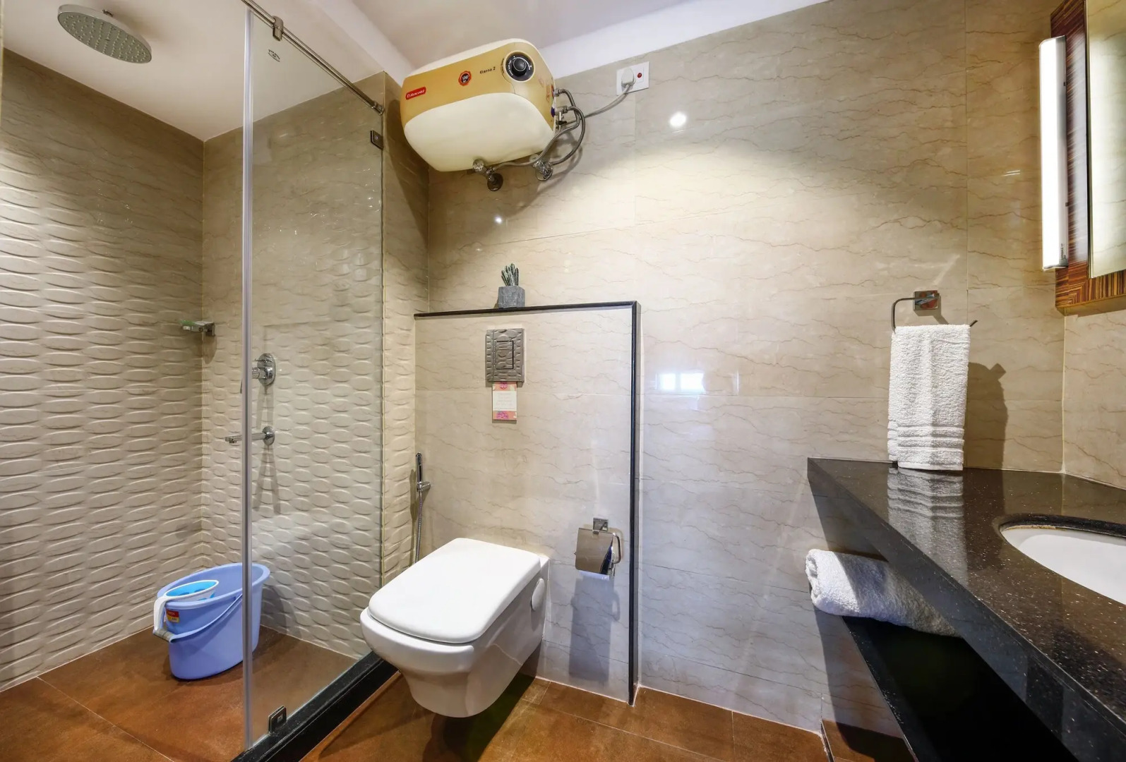 Hotel Narayani Enclave near Acropolis Mall kasba