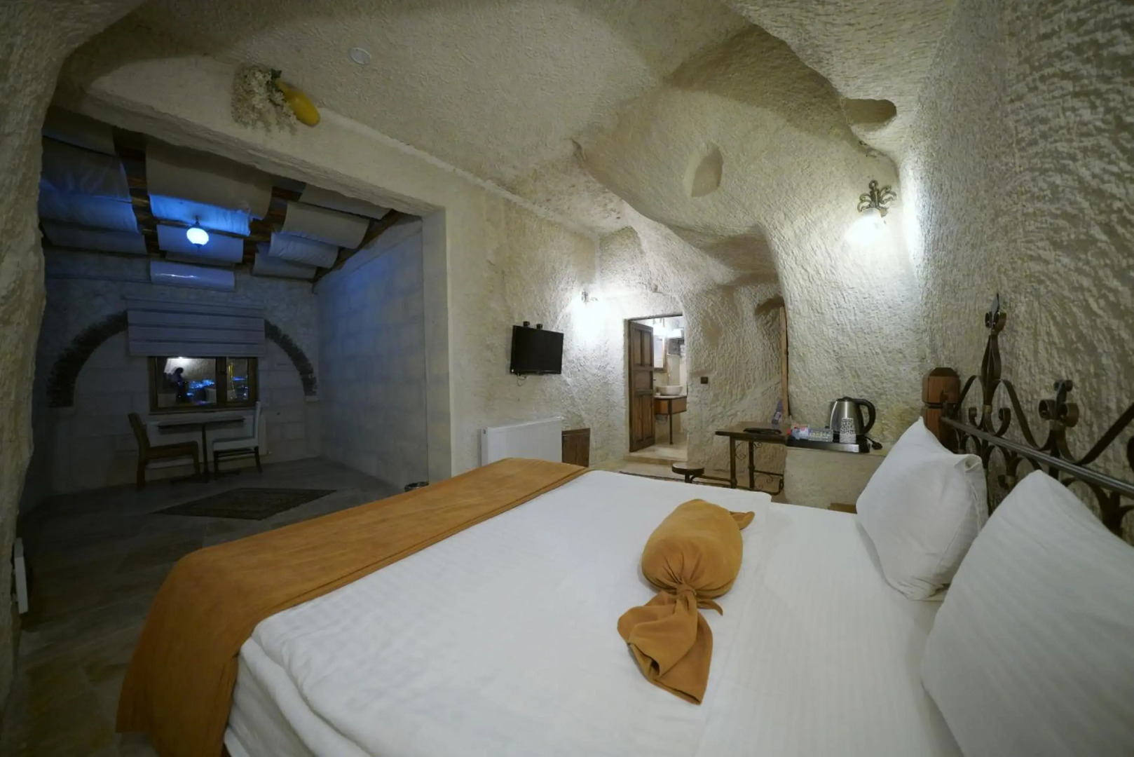 Elite Cave Suites