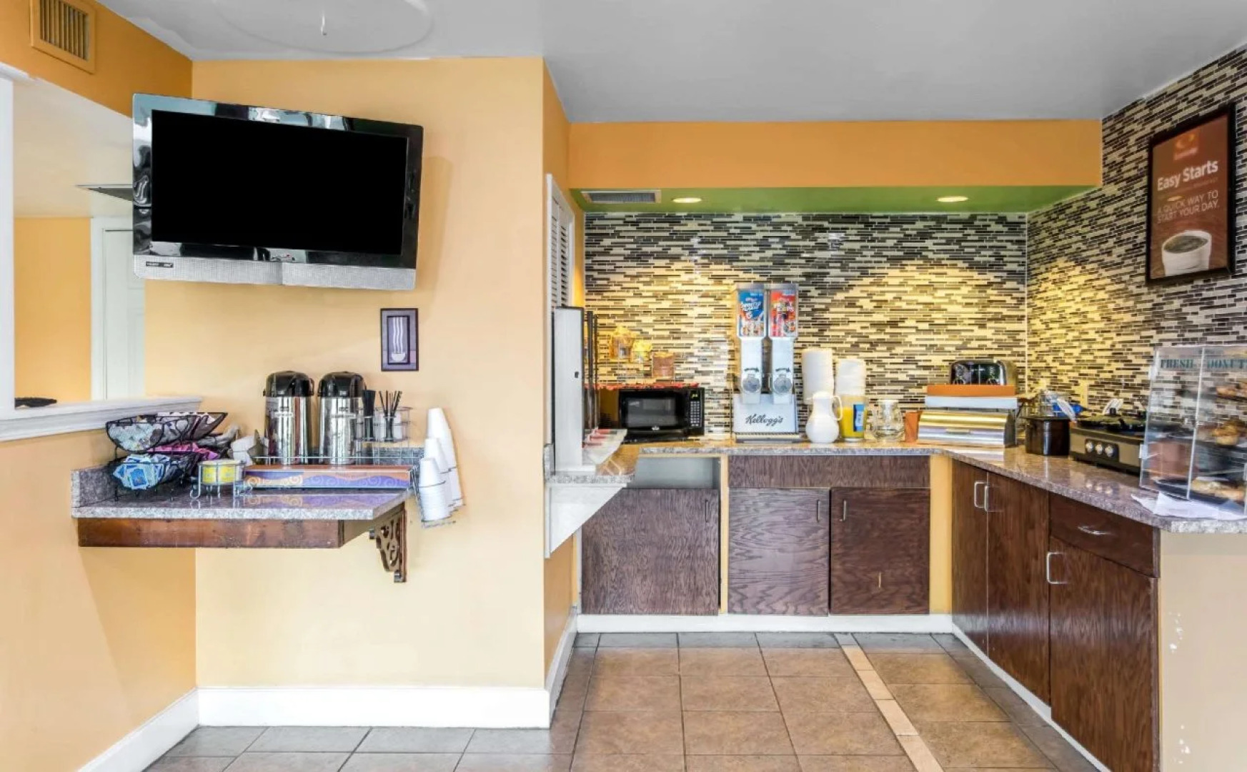 Econo Lodge Inn & Suites