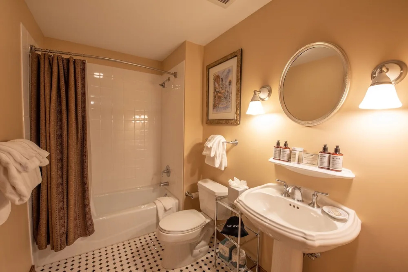 Kid-Friendly 2 Bedroom Bathroom - Slopeside Condo - No Cleaning Fee! by RedAwning