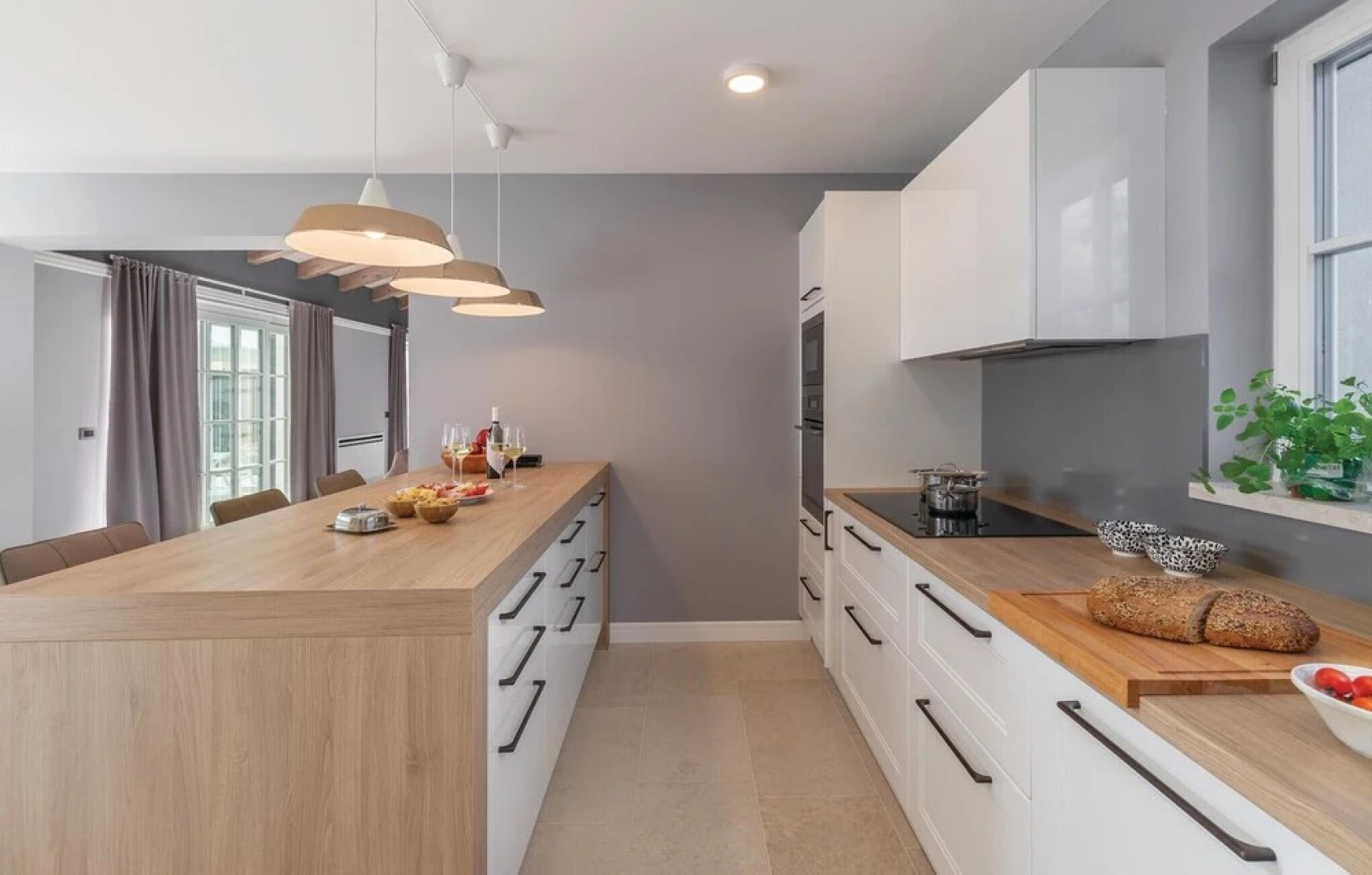 Beautiful Home in Babudri With 5 Bedrooms, Wifi and Outdoor Swimming Pool