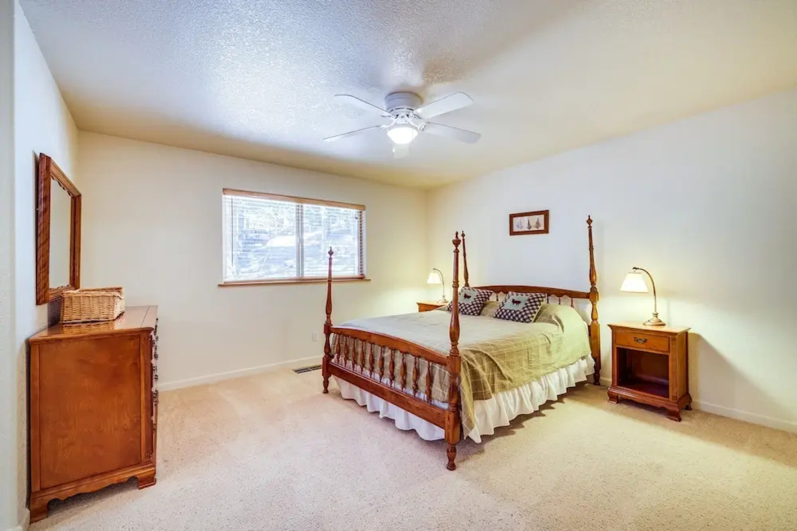 Spacious Vacation Rental Cabin ~ 4 Mi to Big Trees