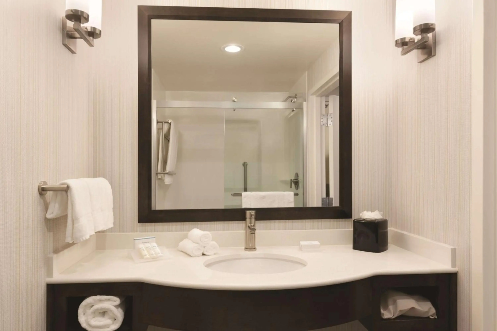 Red Roof Inn PLUS+ Boston - Logan