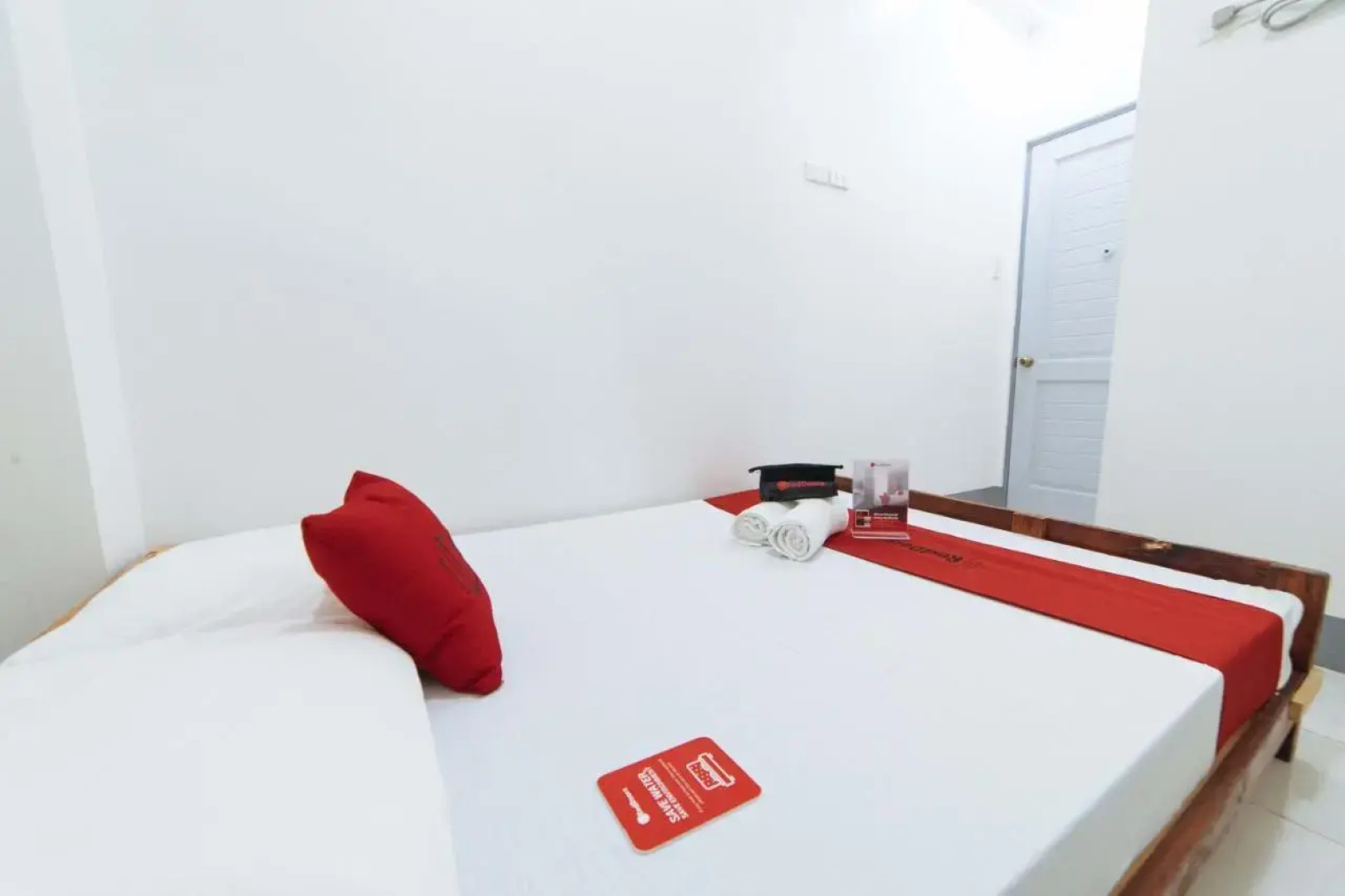 Mark & Marlie Pensionhouse by RedDoorz