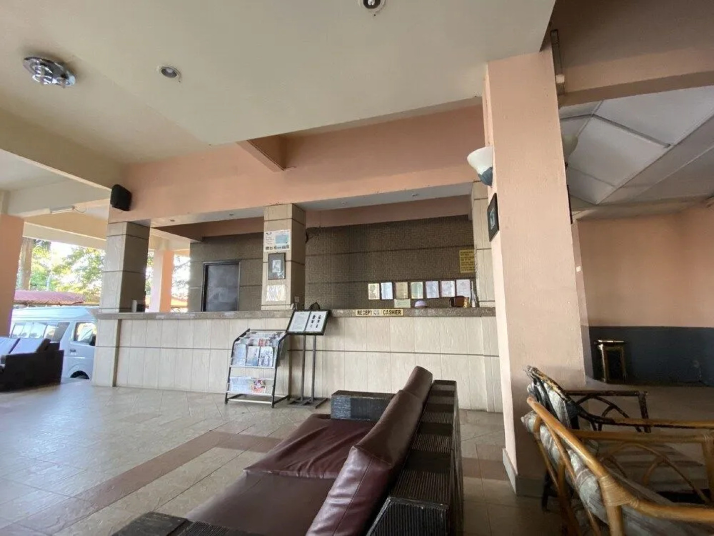 OYO 90061 Kuhara Court Apartment Suite