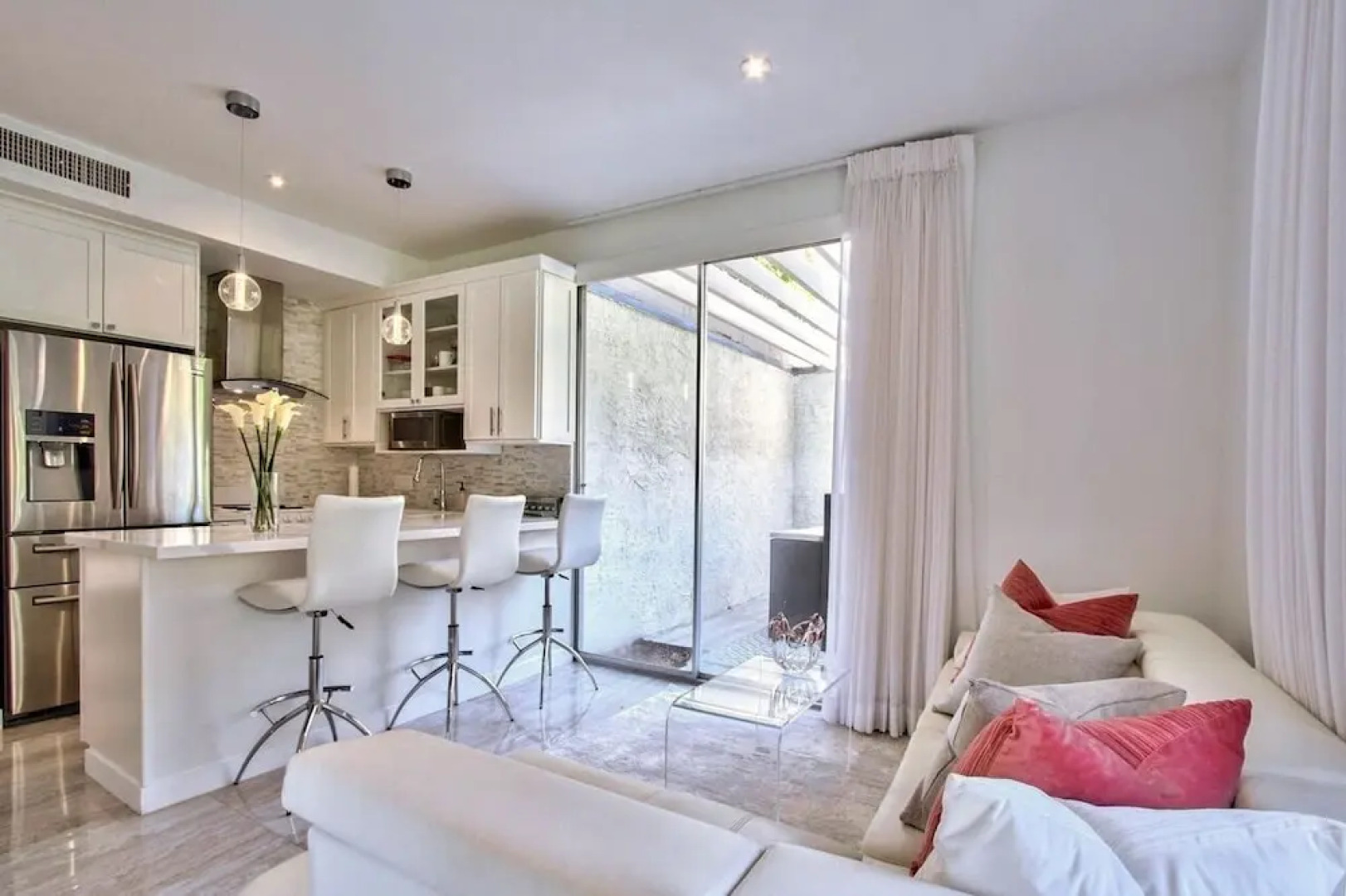 78155c37 1 Bedroom Condo