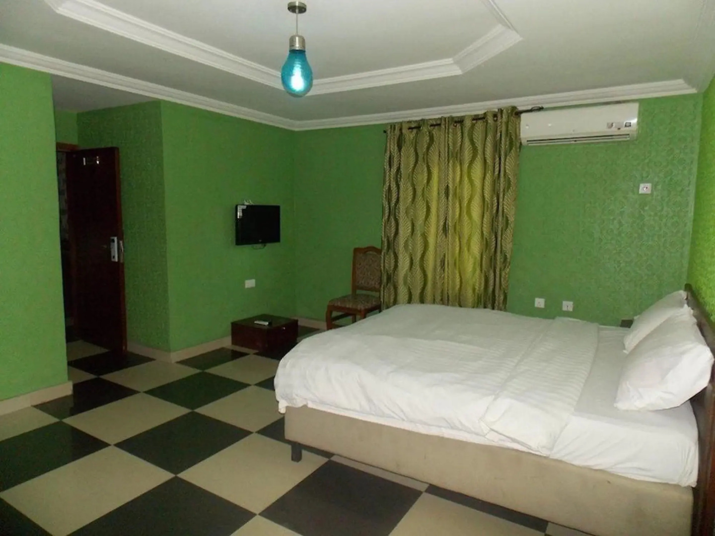 Vic James Apartments