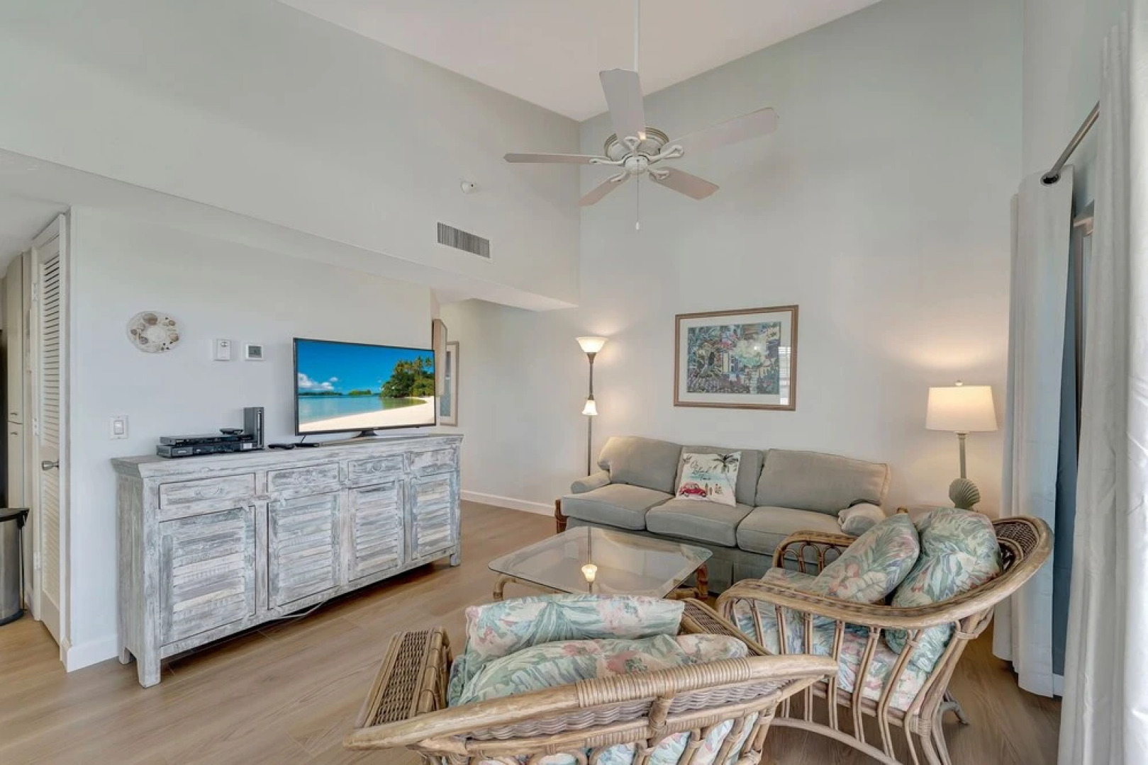 Beach One Bedroom Villa by Redawning