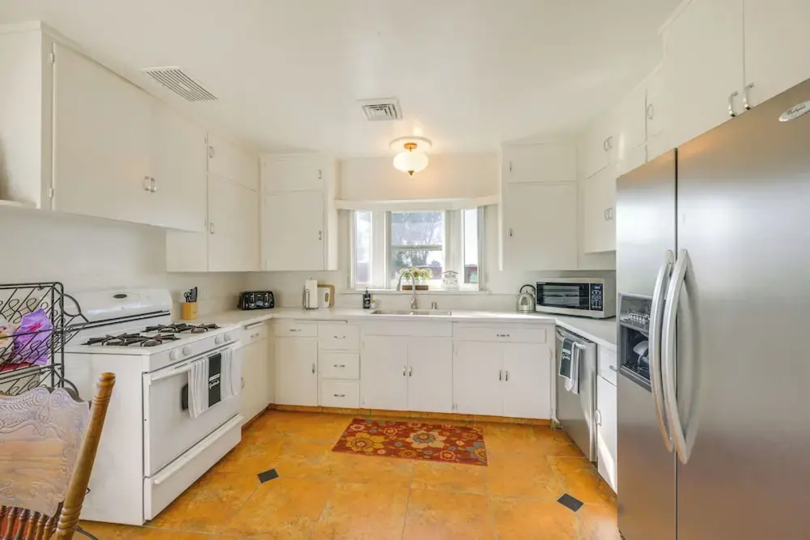 19 Mi to Sequoia Natl Park: Mtn-view Woodlake Gem