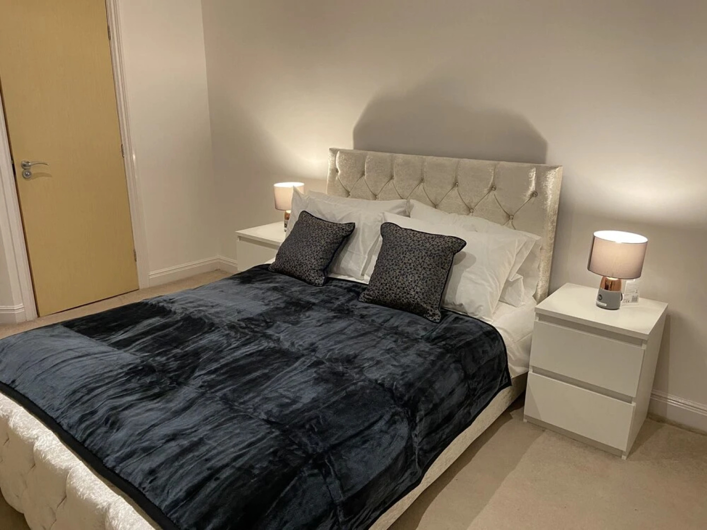 Royal Oak Apartment in Manchester Central Location