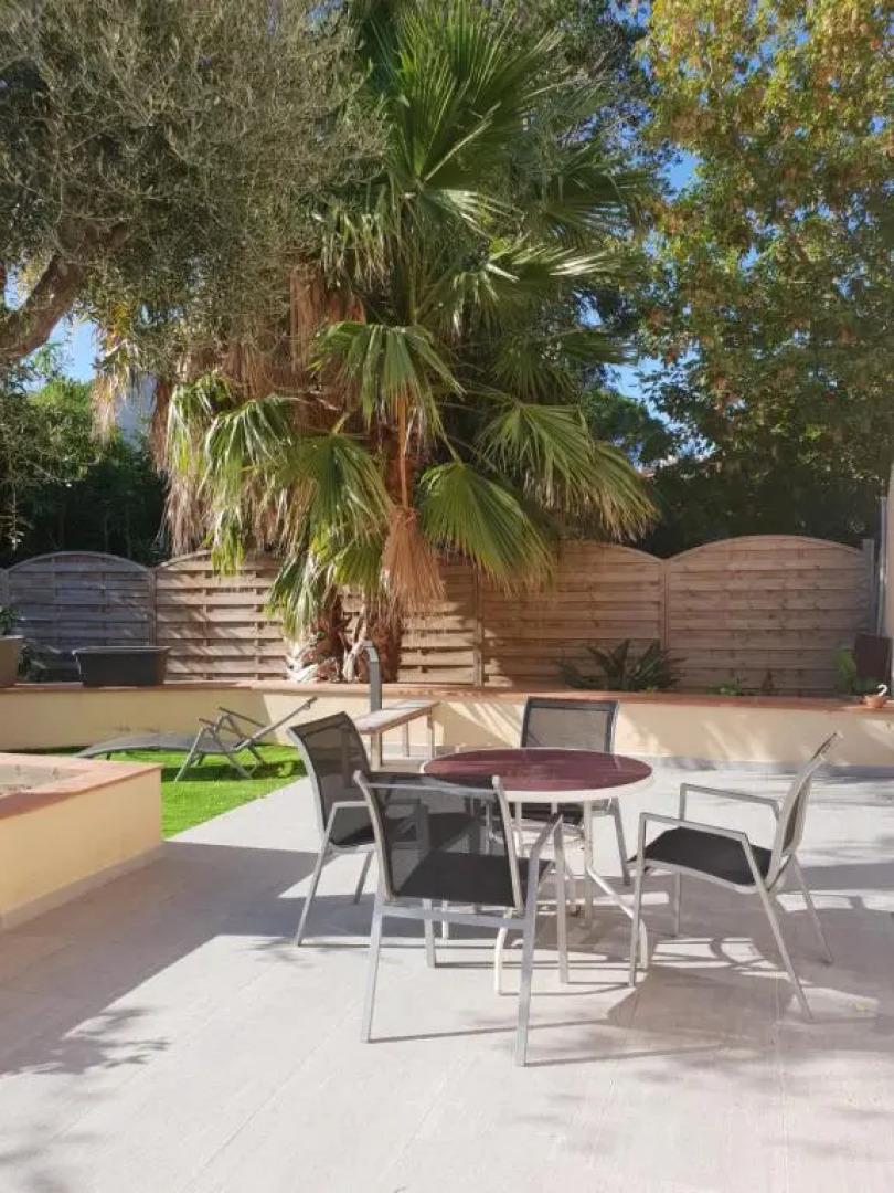 meublé au calme à 1 minute de la plage