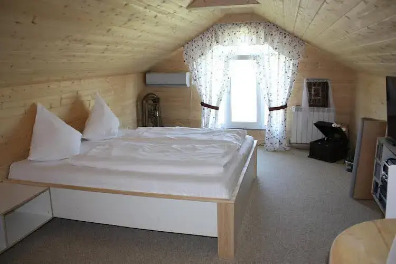 Vintazh Otel Surikova