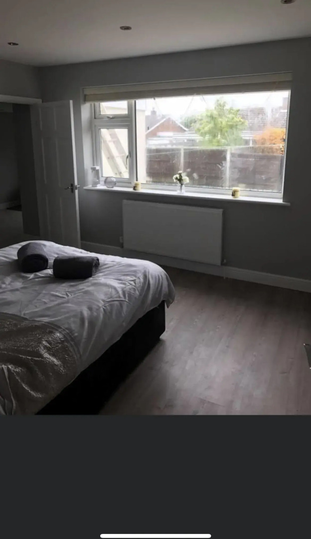 Pet-friendly - 2 Bedrooms Bungalow hot tub Parking