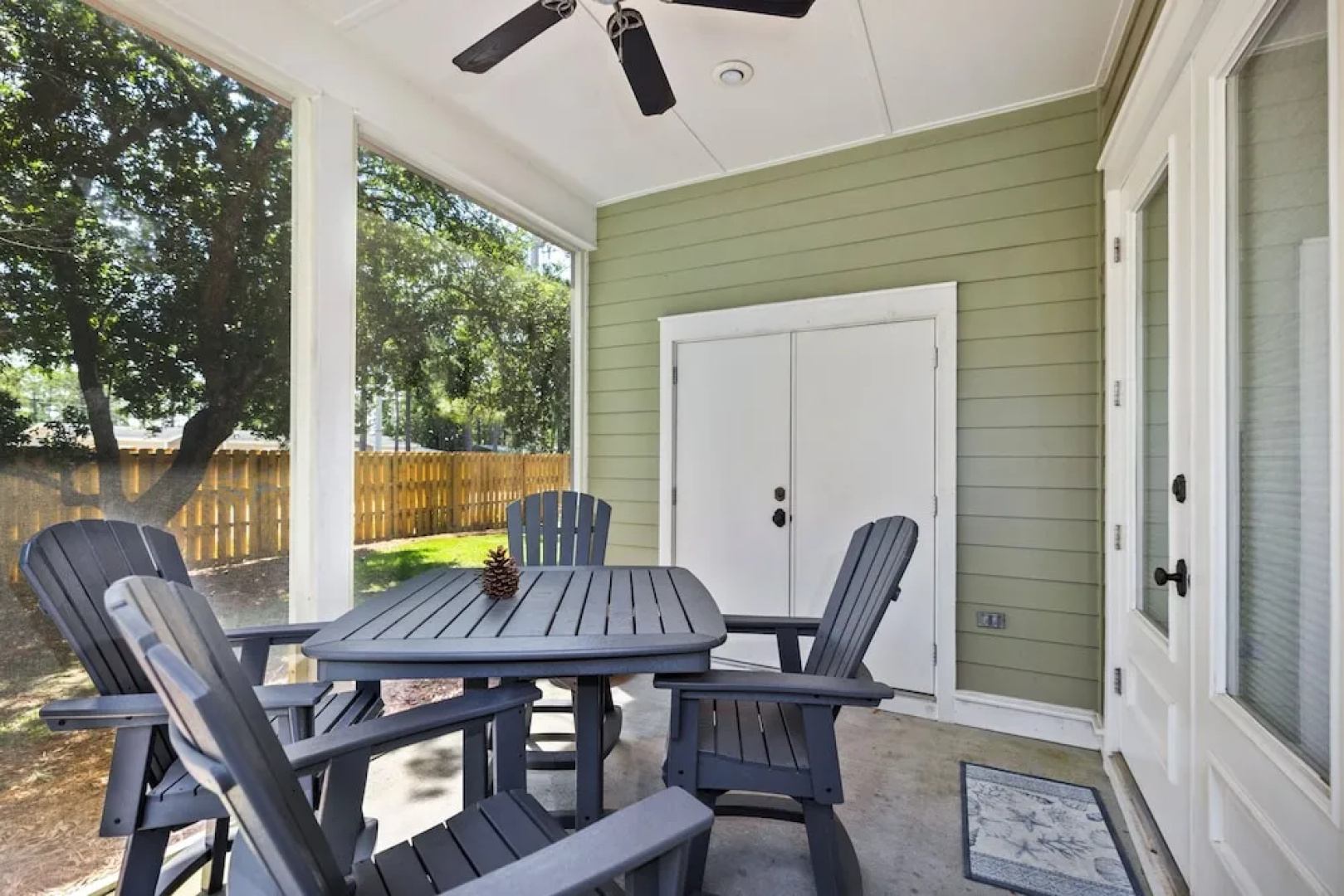 2465 Bungalo 4 Bedroom Home by RedAwning