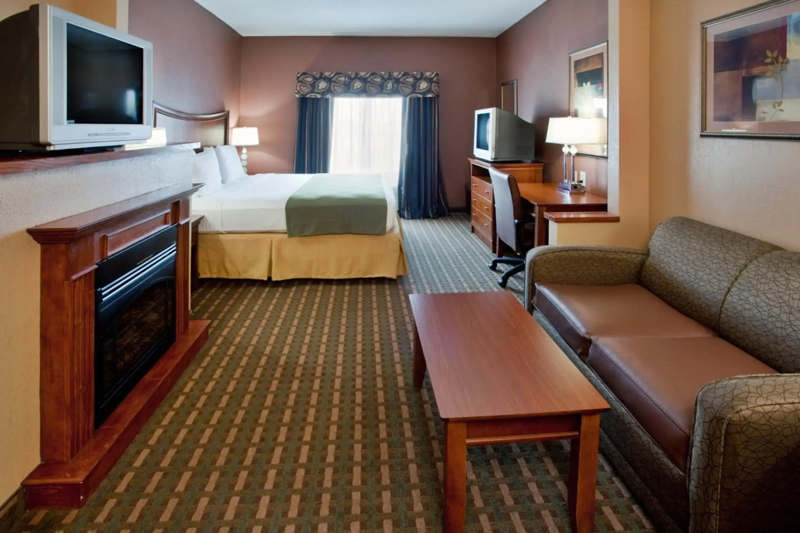 Holiday Inn Express & Suites Suffolk