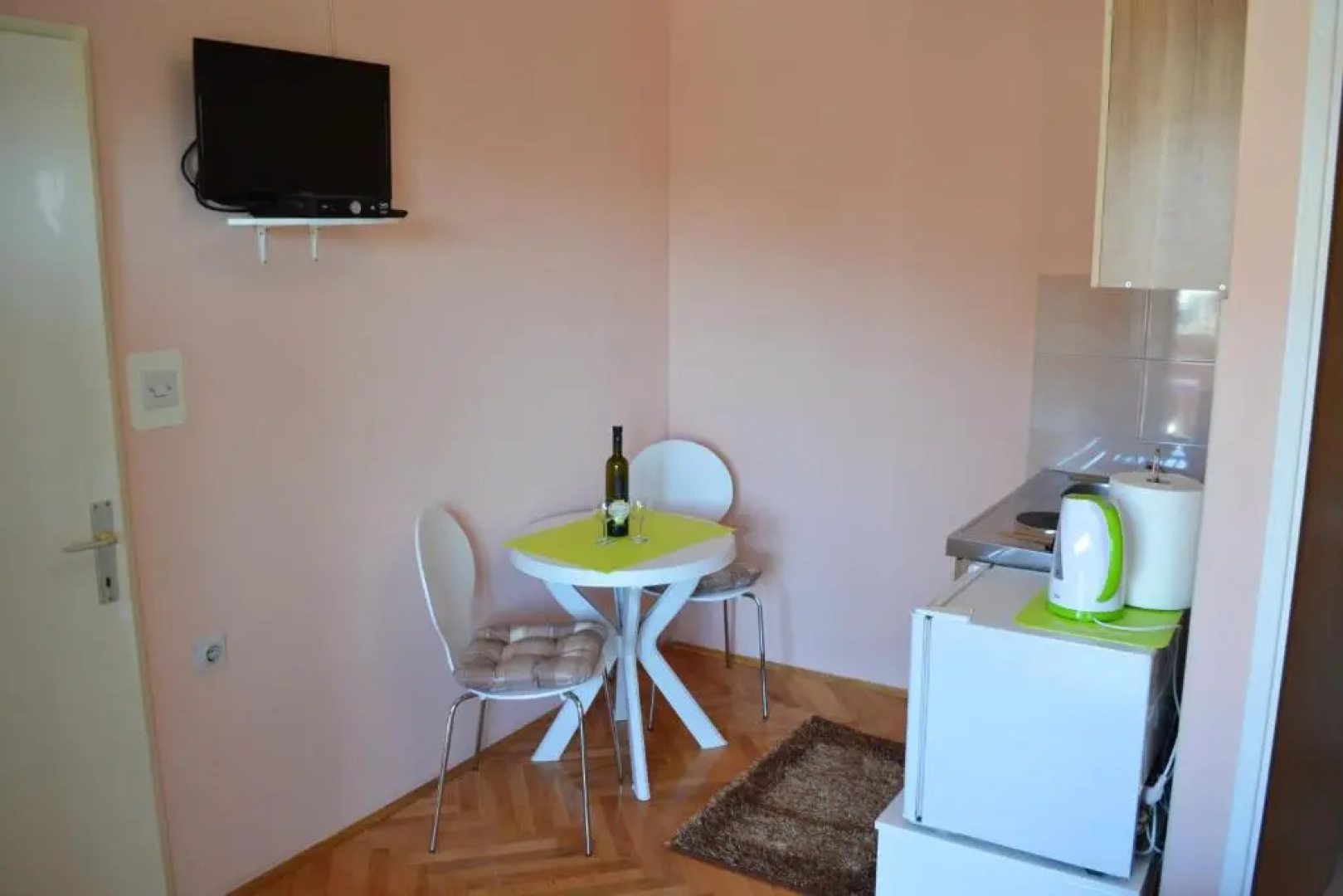 Apartment And Rooms Toka
