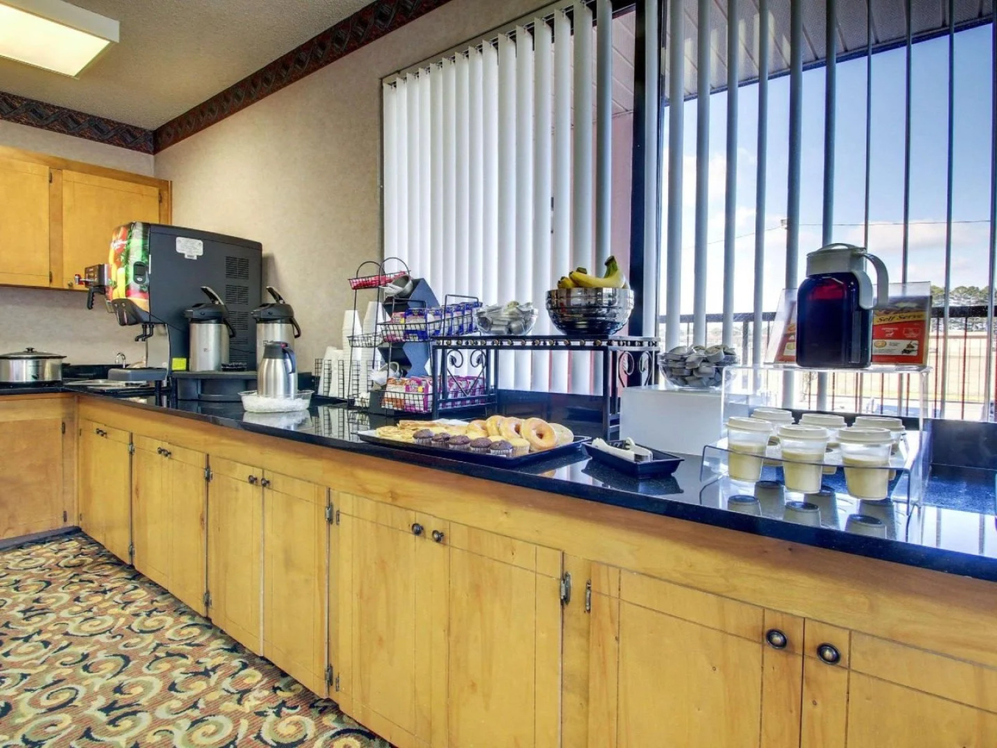 Econo Lodge Inn & Suites Forest