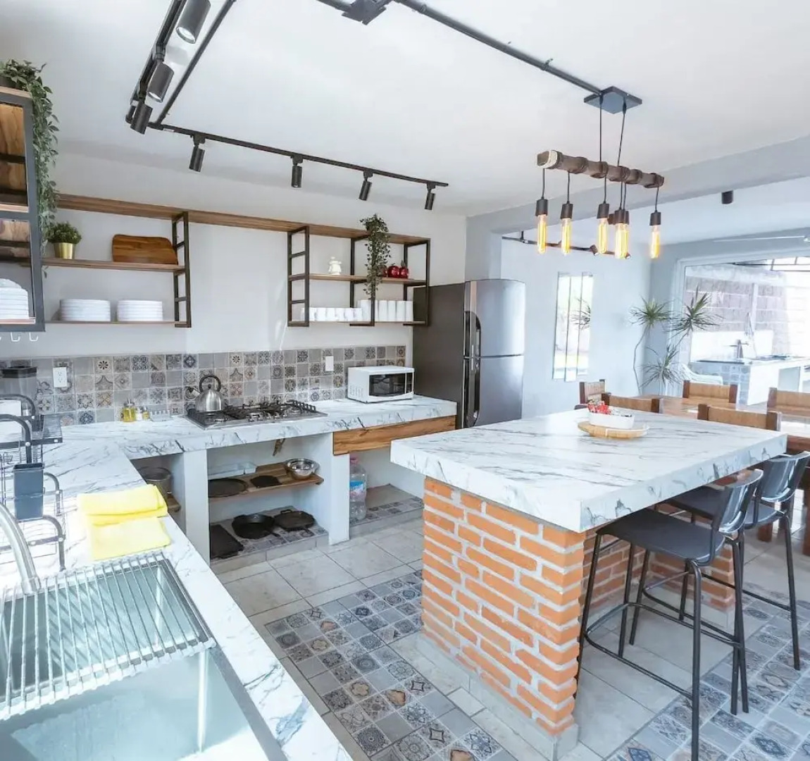 New Comfortable Retreat. Pool & BBQ