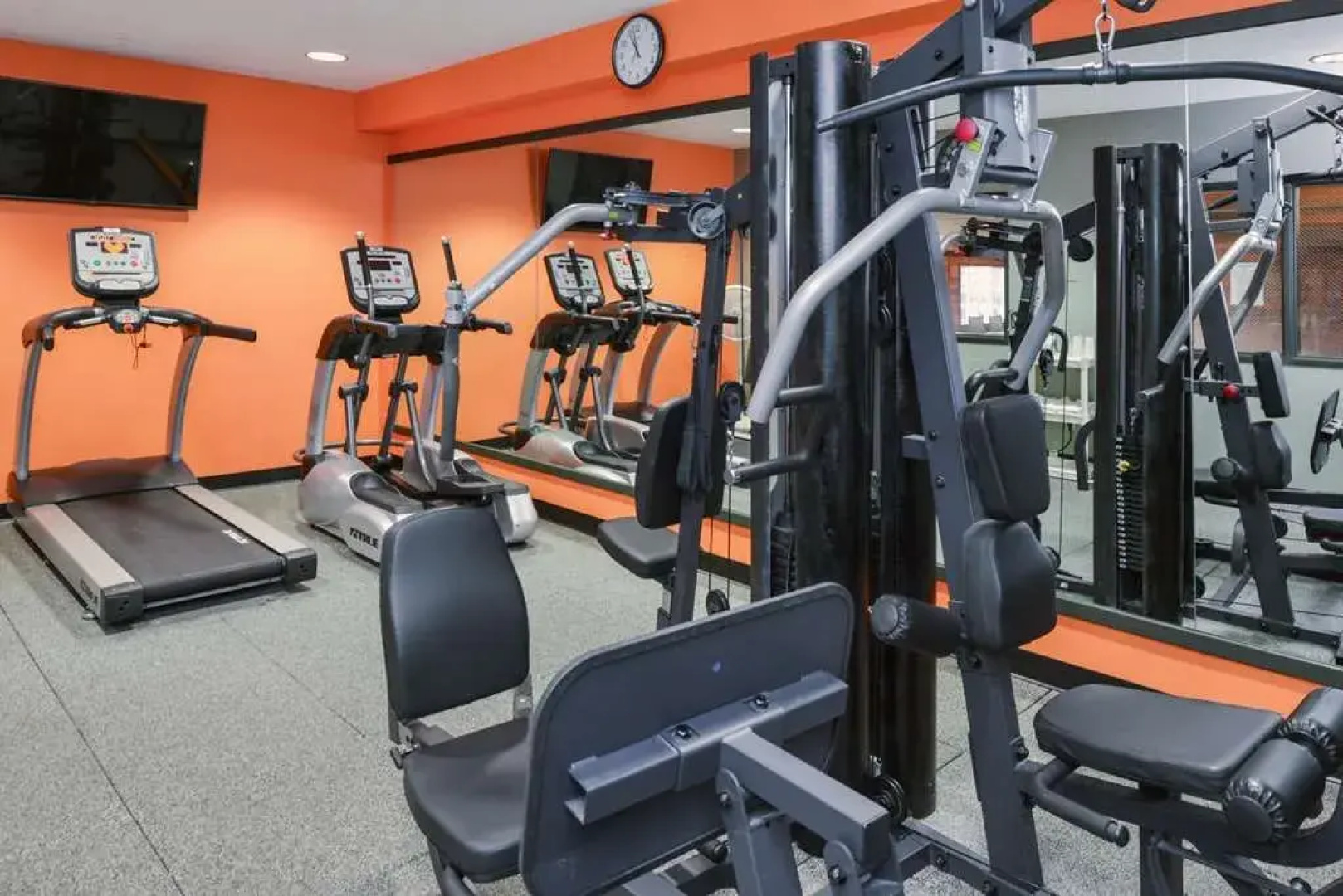 Best Western Plus Cascade Inn & Suites