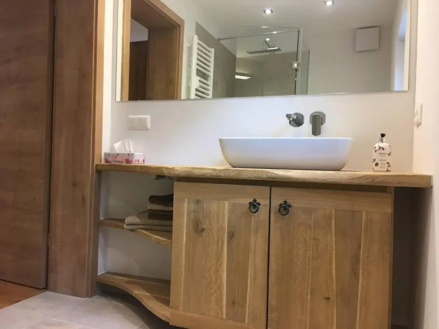 Exklusiv - neu renoviertes Apartment mit Terrasse